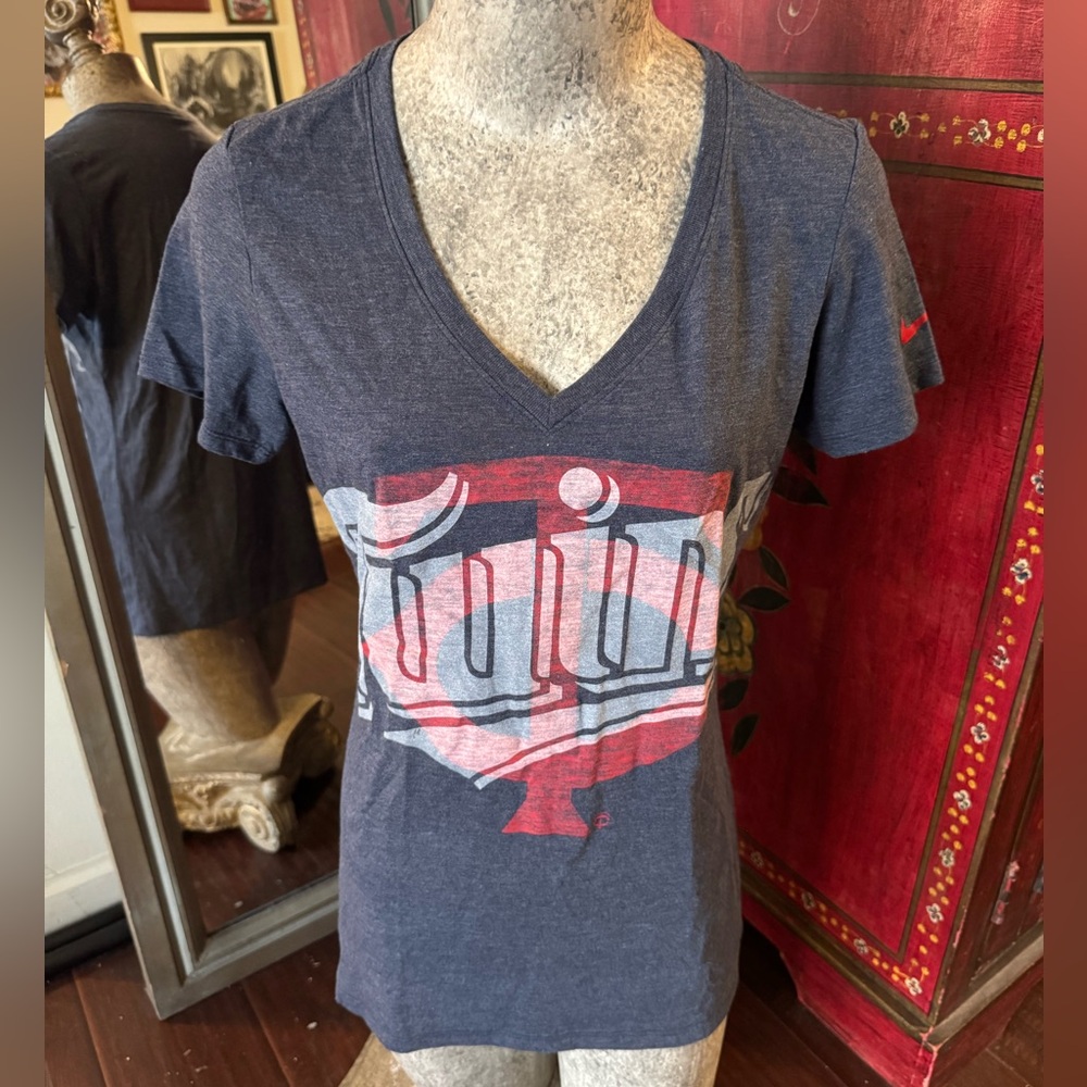 Minnesota Twins V neck tee